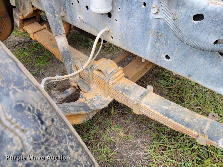 image for item IV9703 2001 International 4900  dump truck