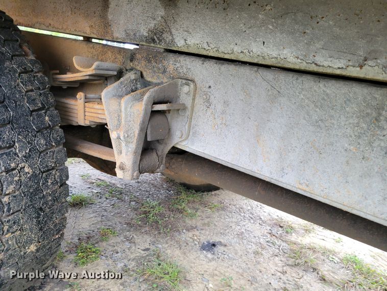 image for item IV9703 2001 International 4900  dump truck