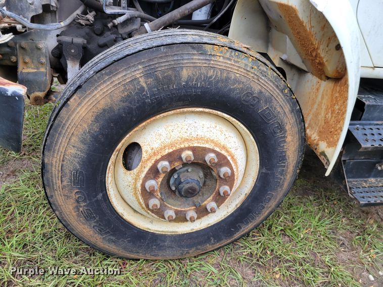 image for item IV9703 2001 International 4900  dump truck