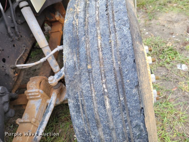 image for item IV9703 2001 International 4900  dump truck