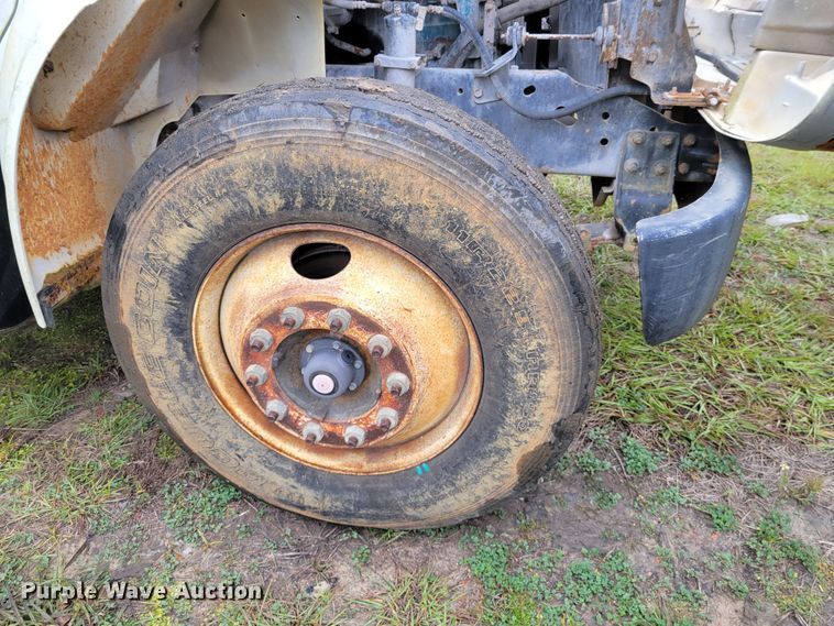 image for item IV9703 2001 International 4900  dump truck