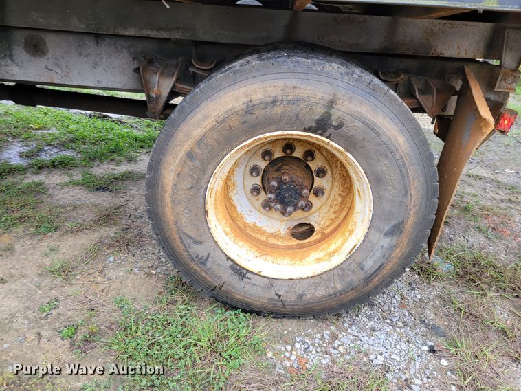 image for item IV9703 2001 International 4900  dump truck