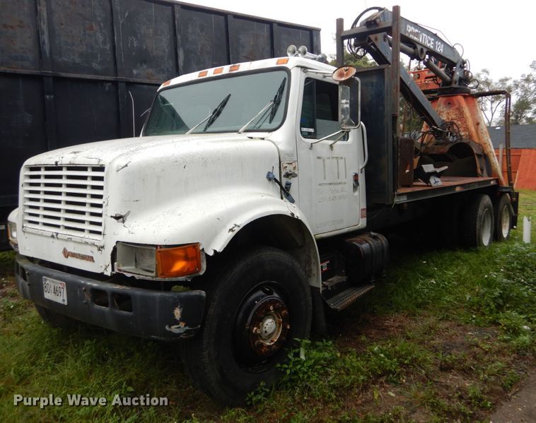 image for item IV9704 1990 International 4900  crane truck