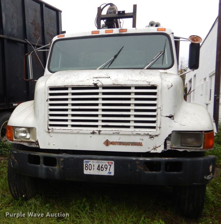 image for item IV9704 1990 International 4900  crane truck