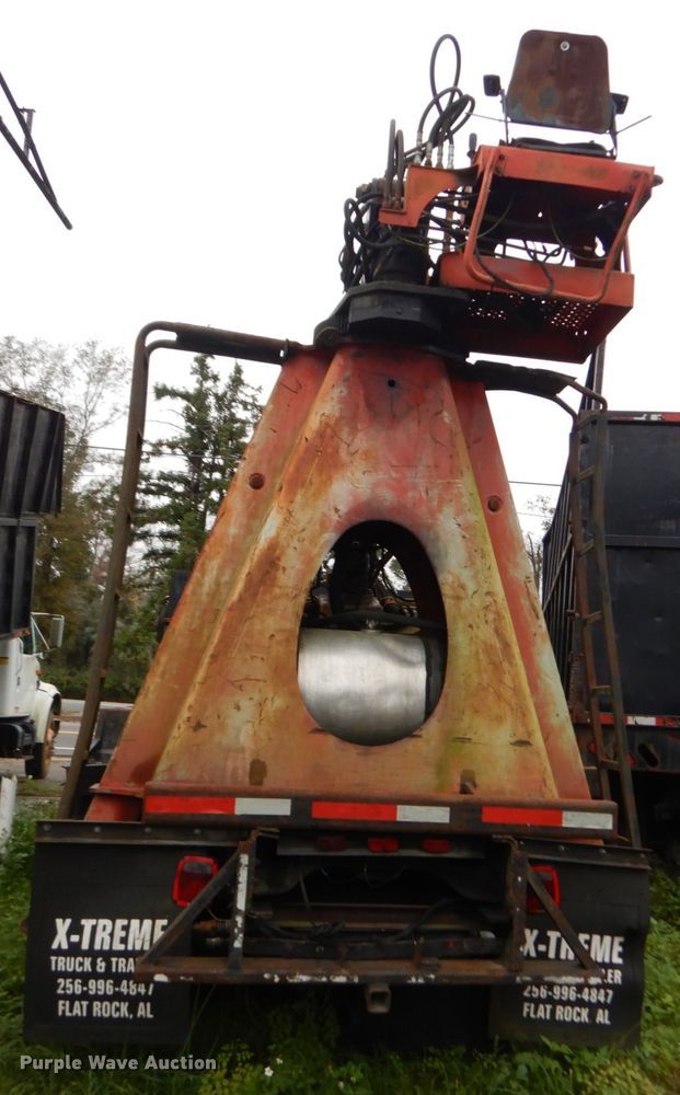 image for item IV9704 1990 International 4900  crane truck