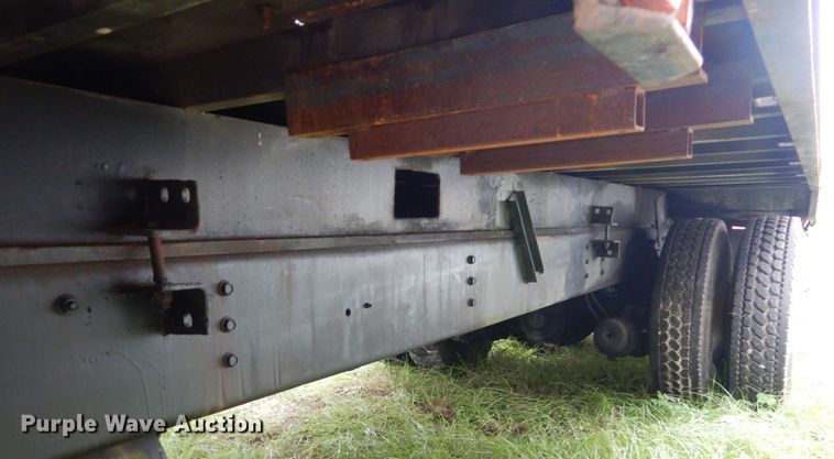 image for item IV9704 1990 International 4900  crane truck