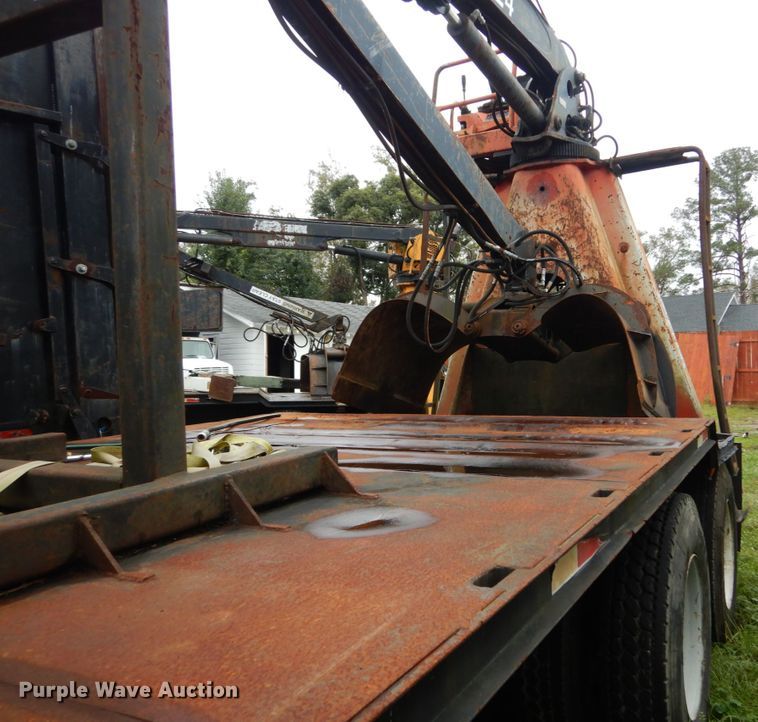 image for item IV9704 1990 International 4900  crane truck