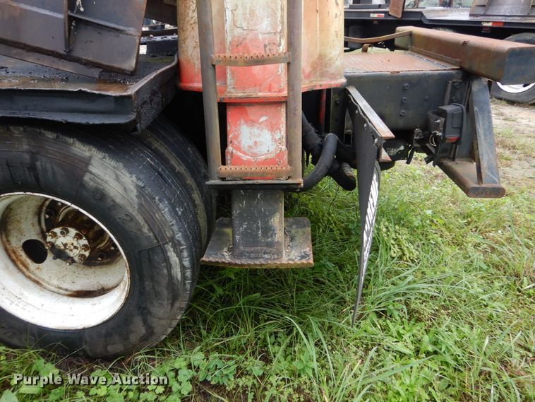 image for item IV9704 1990 International 4900  crane truck