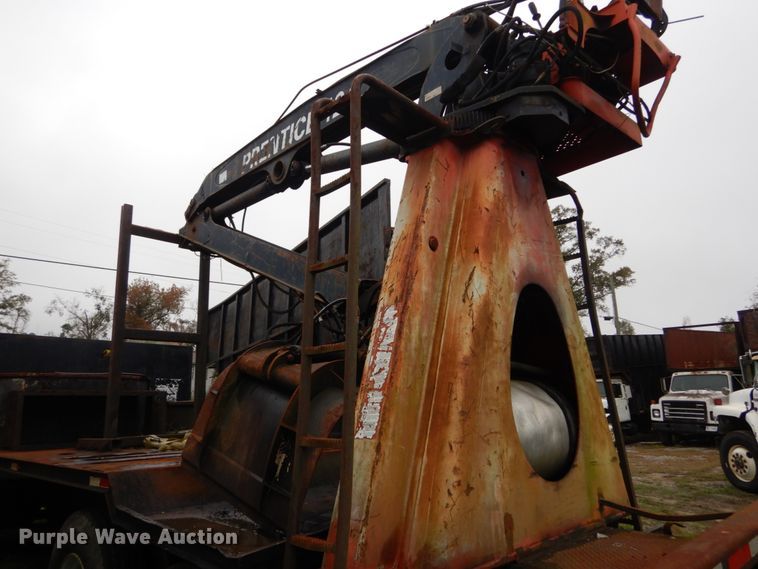 image for item IV9704 1990 International 4900  crane truck