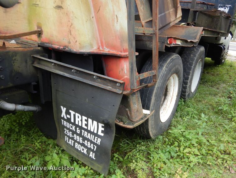 image for item IV9704 1990 International 4900  crane truck