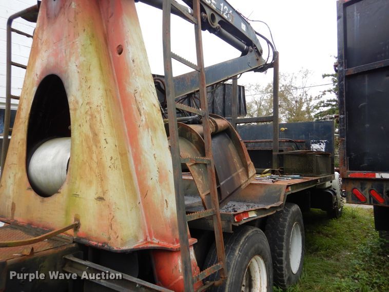 image for item IV9704 1990 International 4900  crane truck