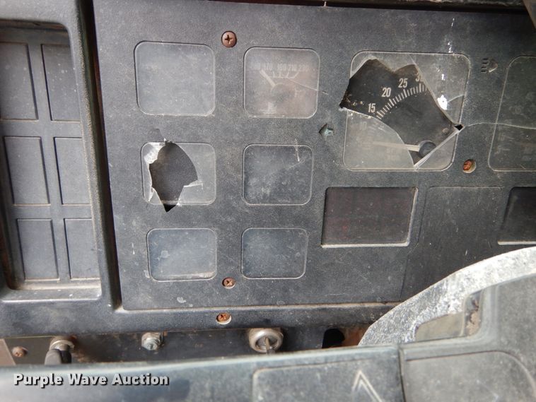 image for item IV9704 1990 International 4900  crane truck