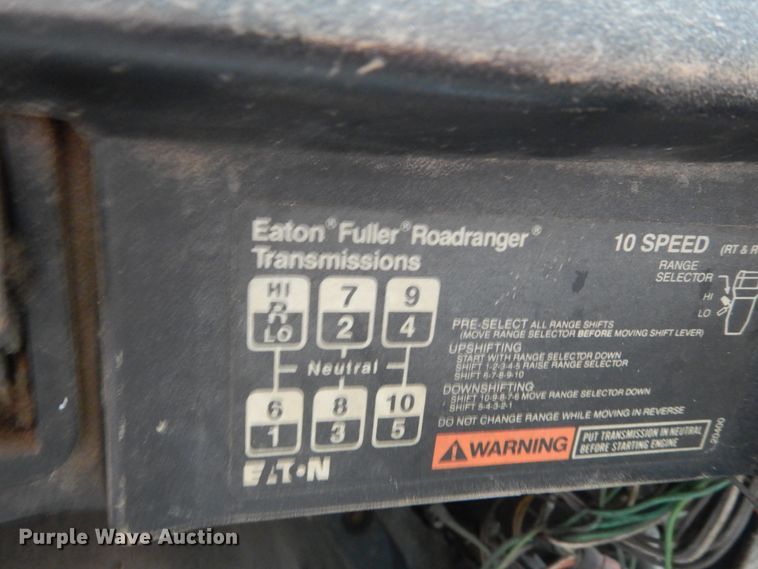 image for item IV9704 1990 International 4900  crane truck