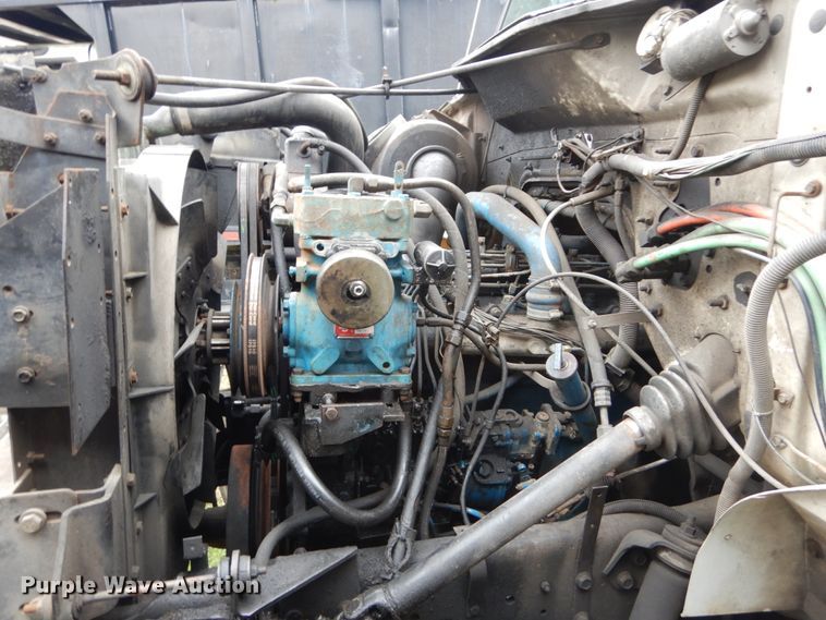 image for item IV9704 1990 International 4900  crane truck