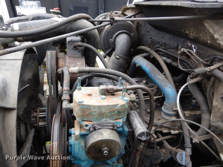 image for item IV9704 1990 International 4900  crane truck