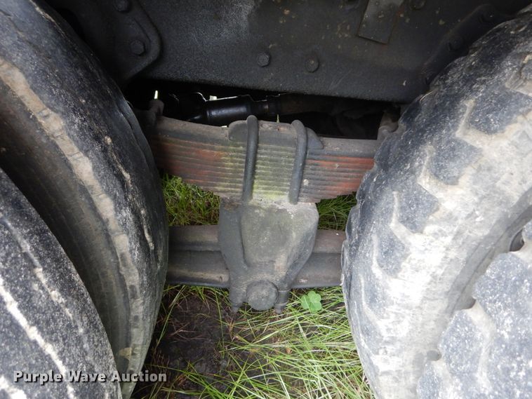 image for item IV9704 1990 International 4900  crane truck