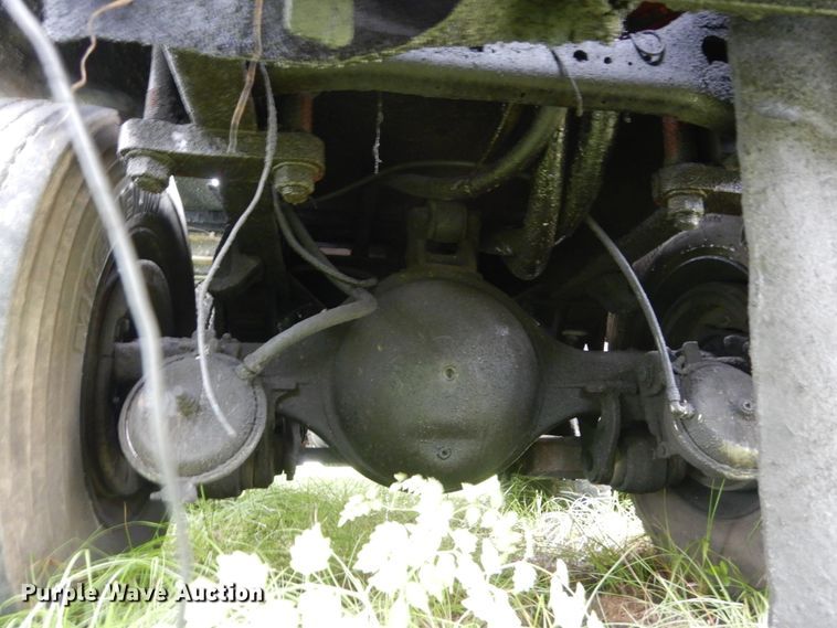 image for item IV9704 1990 International 4900  crane truck