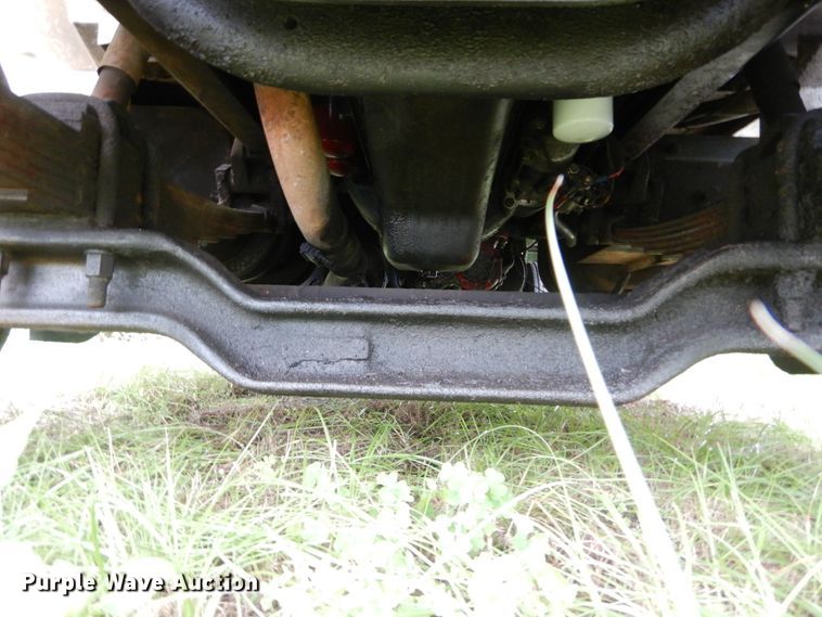 image for item IV9704 1990 International 4900  crane truck