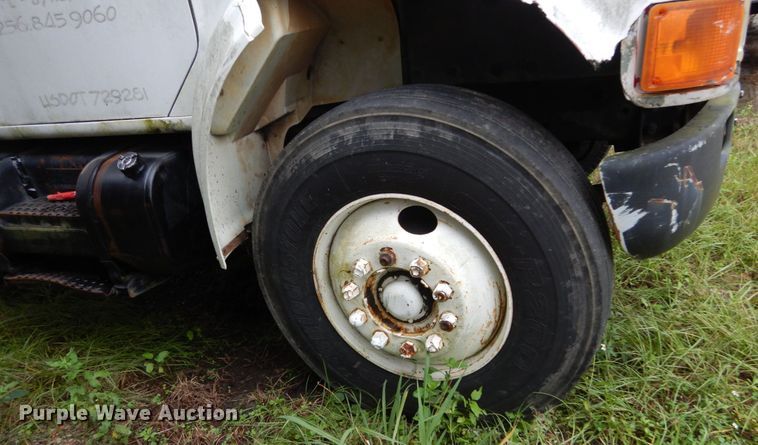 image for item IV9704 1990 International 4900  crane truck