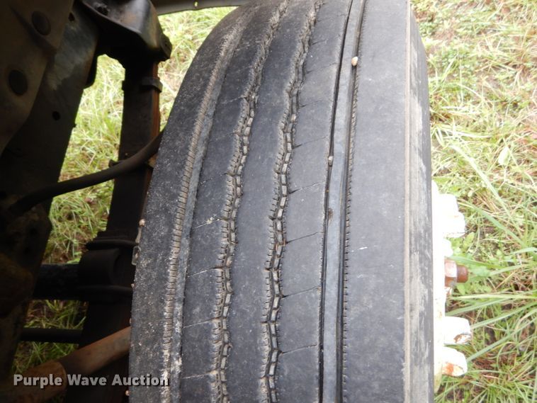 image for item IV9704 1990 International 4900  crane truck