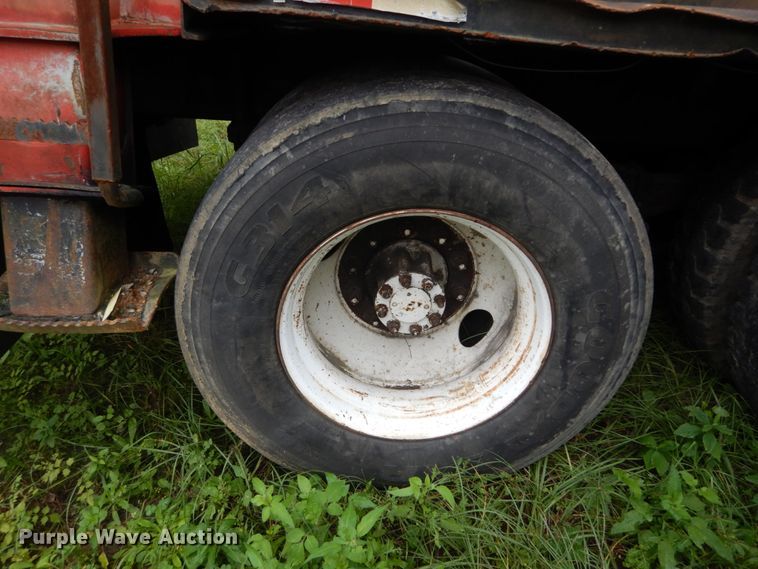 image for item IV9704 1990 International 4900  crane truck