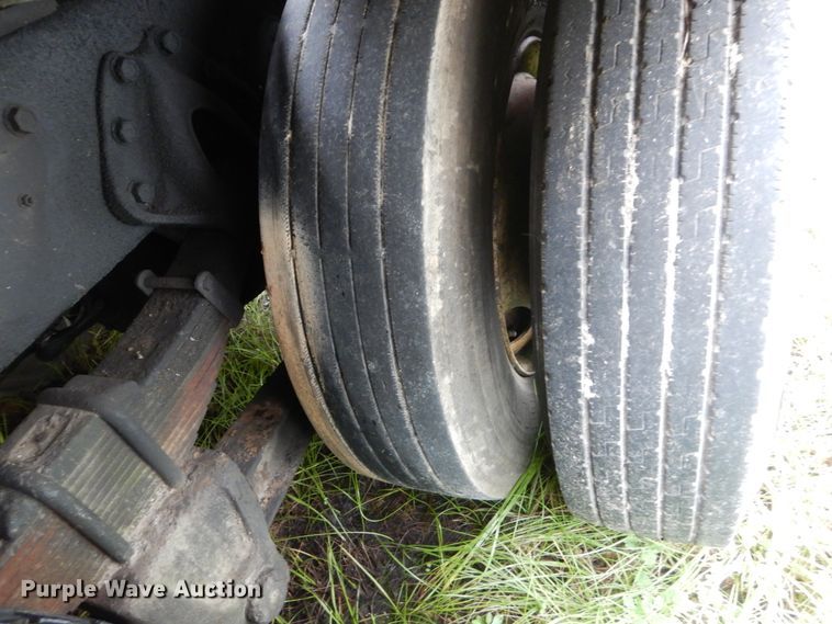 image for item IV9704 1990 International 4900  crane truck