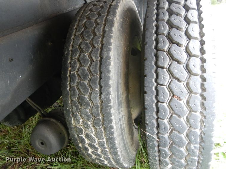 image for item IV9704 1990 International 4900  crane truck