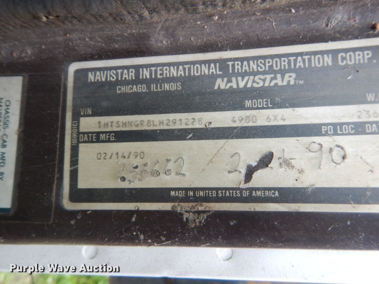 image for item IV9704 1990 International 4900  crane truck