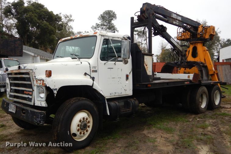 image for item IV9705 1988 International 1954  crane truck