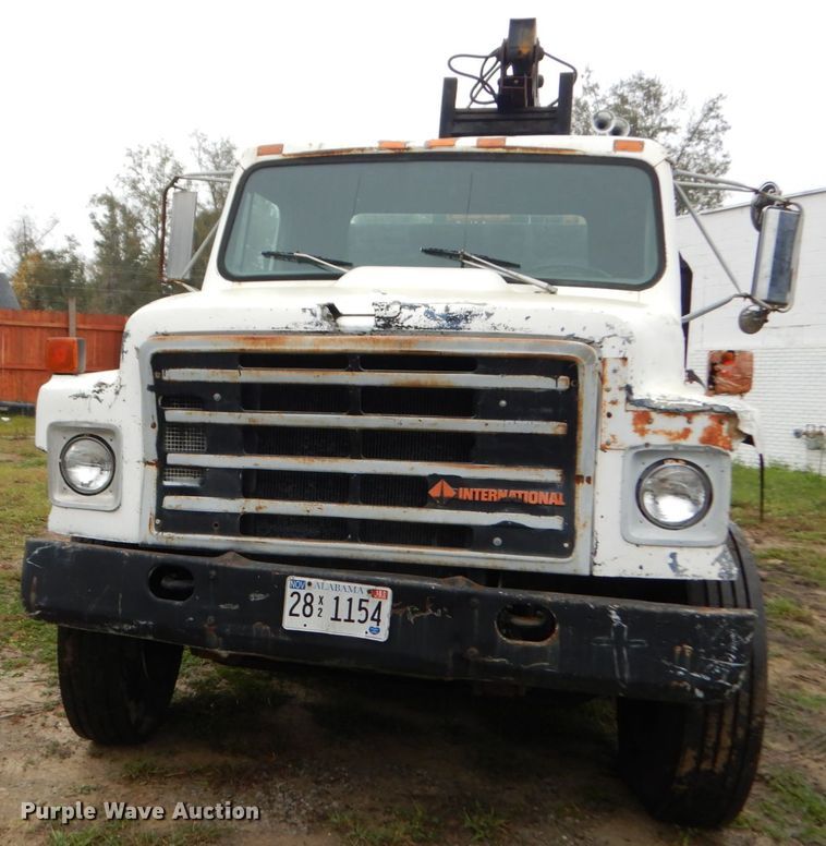 image for item IV9705 1988 International 1954  crane truck