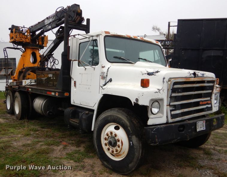 image for item IV9705 1988 International 1954  crane truck