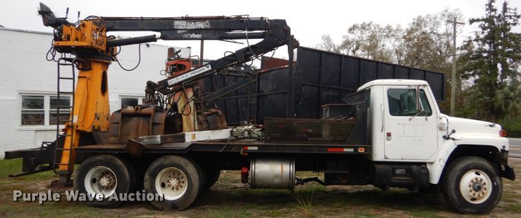 image for item IV9705 1988 International 1954  crane truck