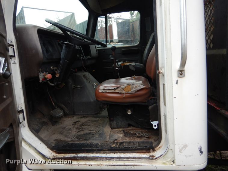 image for item IV9705 1988 International 1954  crane truck