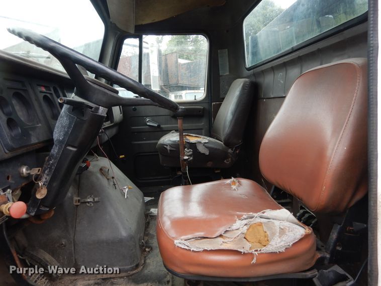 image for item IV9705 1988 International 1954  crane truck