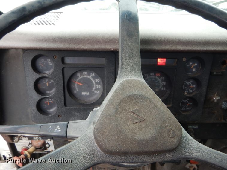 image for item IV9705 1988 International 1954  crane truck