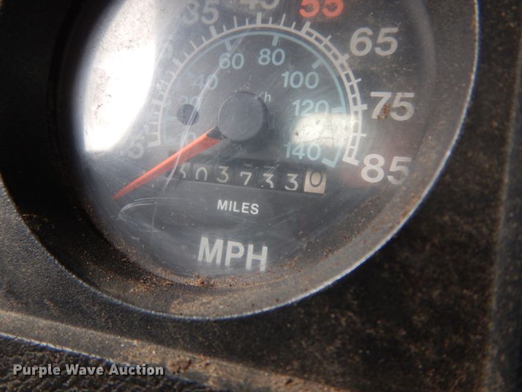 image for item IV9705 1988 International 1954  crane truck