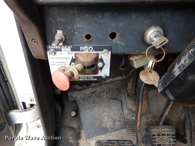 image for item IV9705 1988 International 1954  crane truck