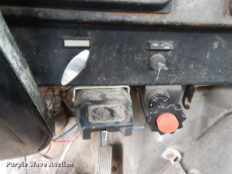 image for item IV9705 1988 International 1954  crane truck