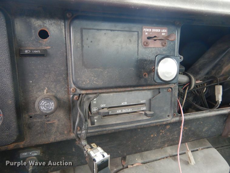 image for item IV9705 1988 International 1954  crane truck