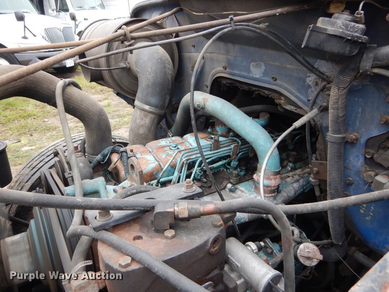 image for item IV9705 1988 International 1954  crane truck