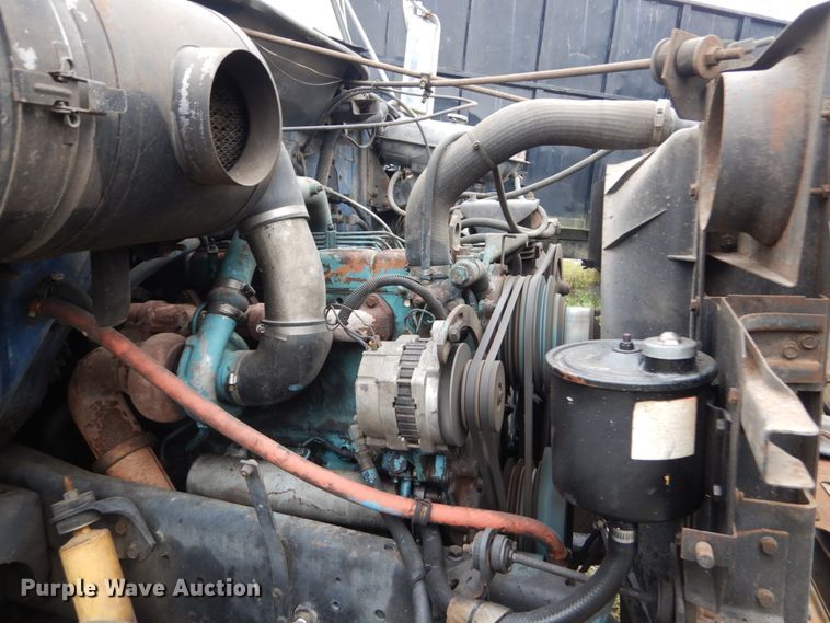 image for item IV9705 1988 International 1954  crane truck