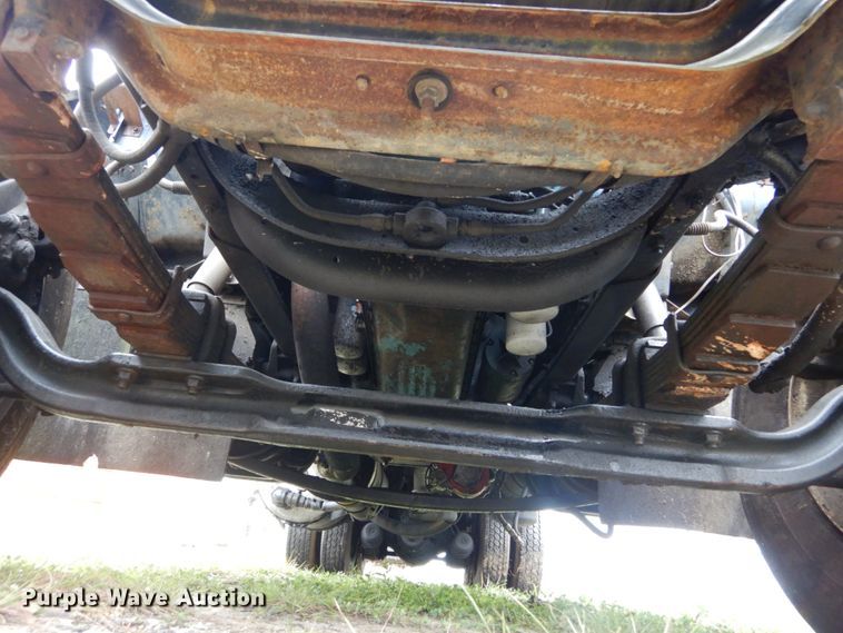 image for item IV9705 1988 International 1954  crane truck