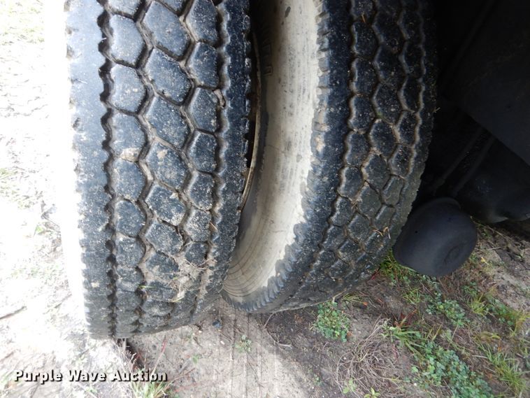 image for item IV9705 1988 International 1954  crane truck