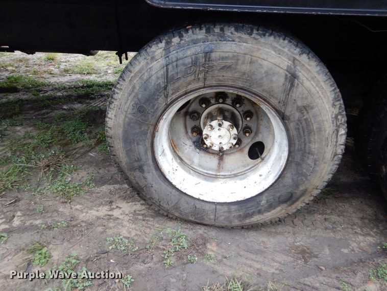 image for item IV9705 1988 International 1954  crane truck