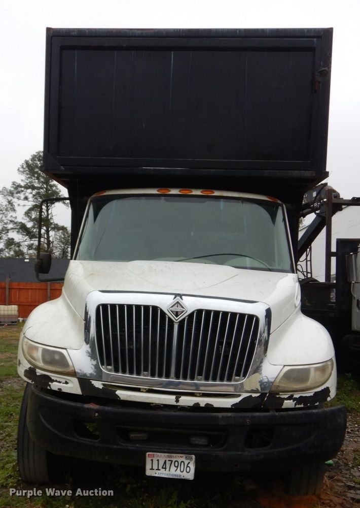 image for item IV9706 2006 International 4400  dump truck