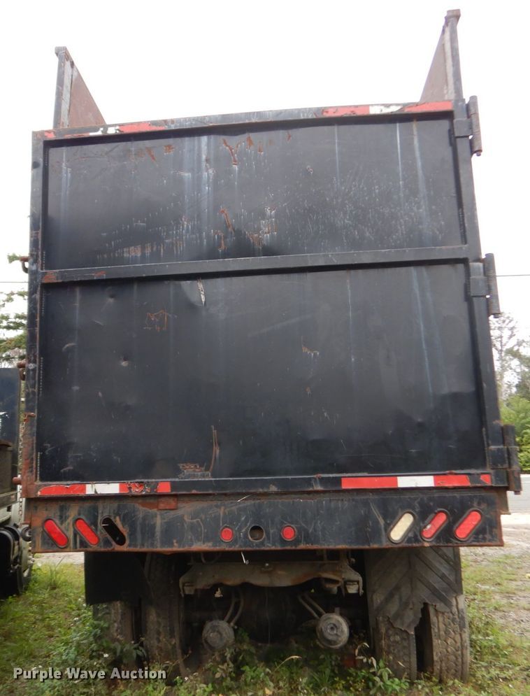 image for item IV9706 2006 International 4400  dump truck