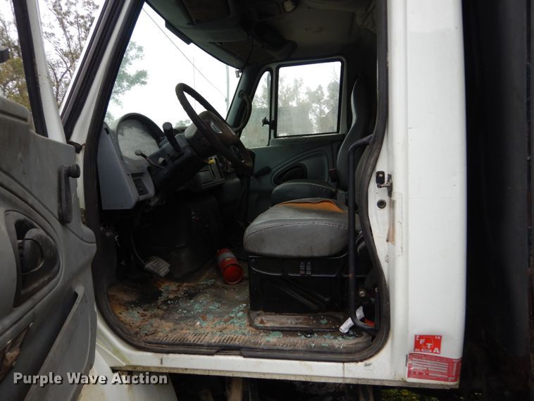 image for item IV9706 2006 International 4400  dump truck