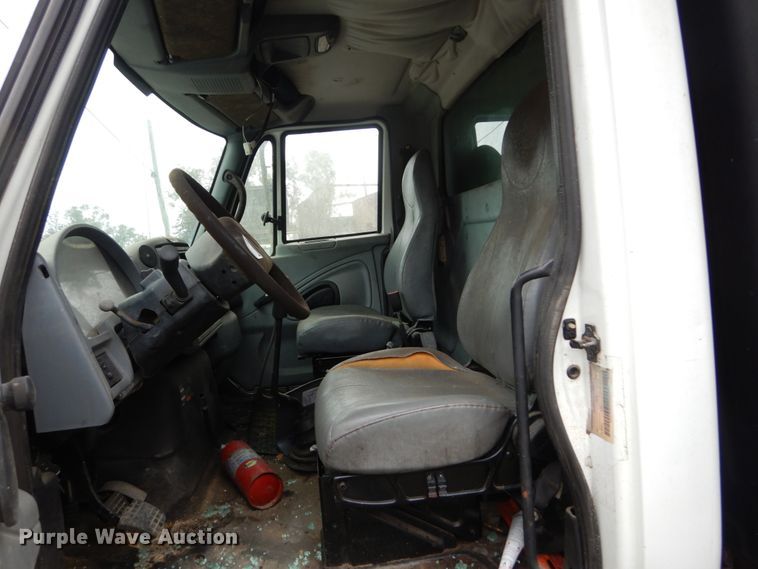 image for item IV9706 2006 International 4400  dump truck