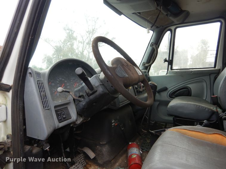 image for item IV9706 2006 International 4400  dump truck