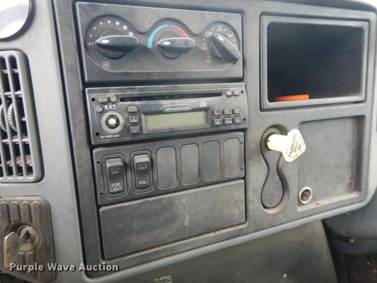 image for item IV9706 2006 International 4400  dump truck